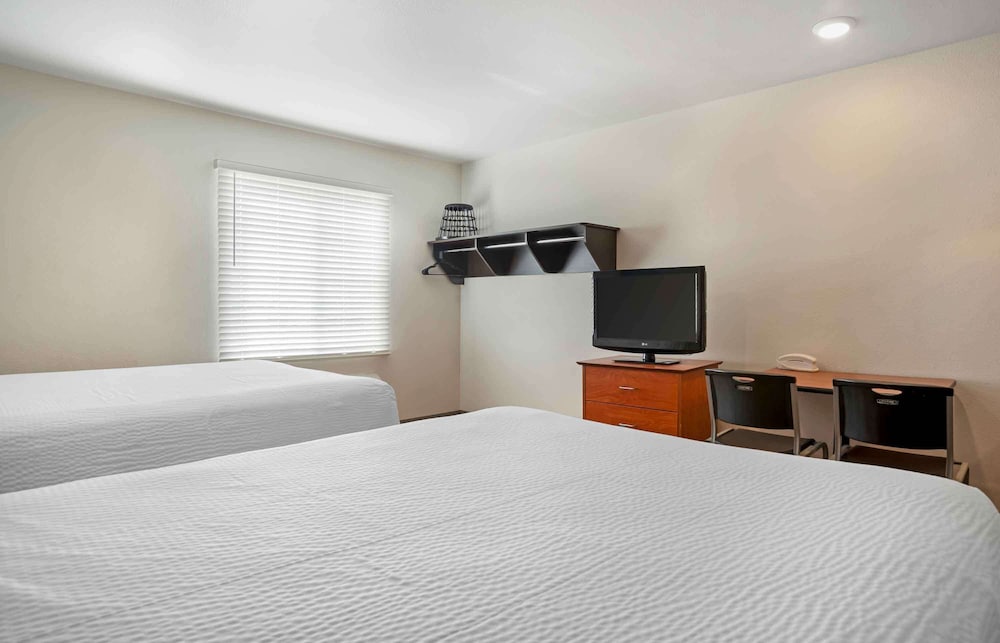 Standard Studio, 2 Queen Beds, Non Smoking, Refrigerator & Microwave photo 2