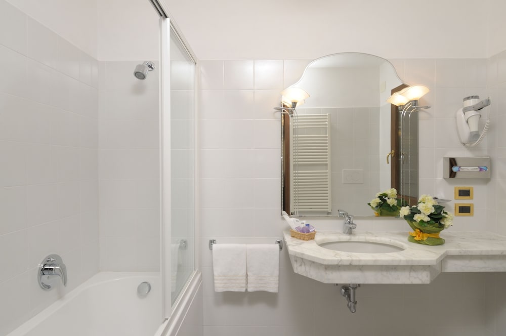Classic Double or Twin Room photo 2