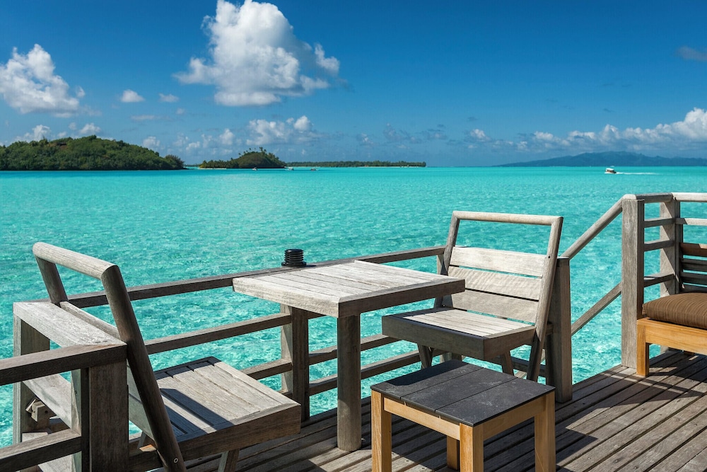 Bungalow, 1 King Bed, Ocean View, Overwater