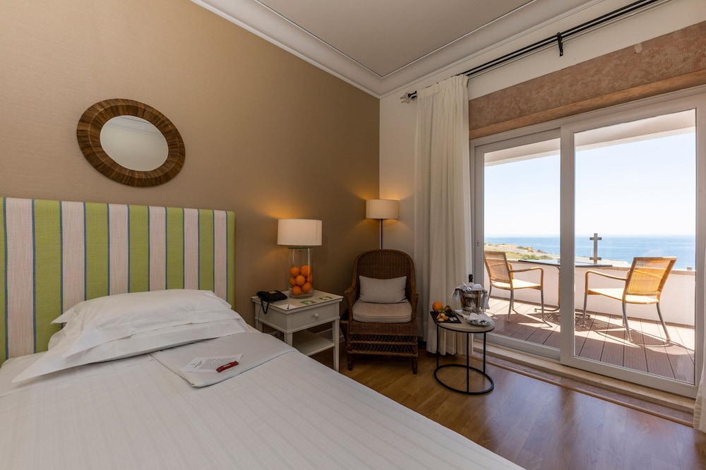 Superior Double or Twin Room, Sea View - Photo 6