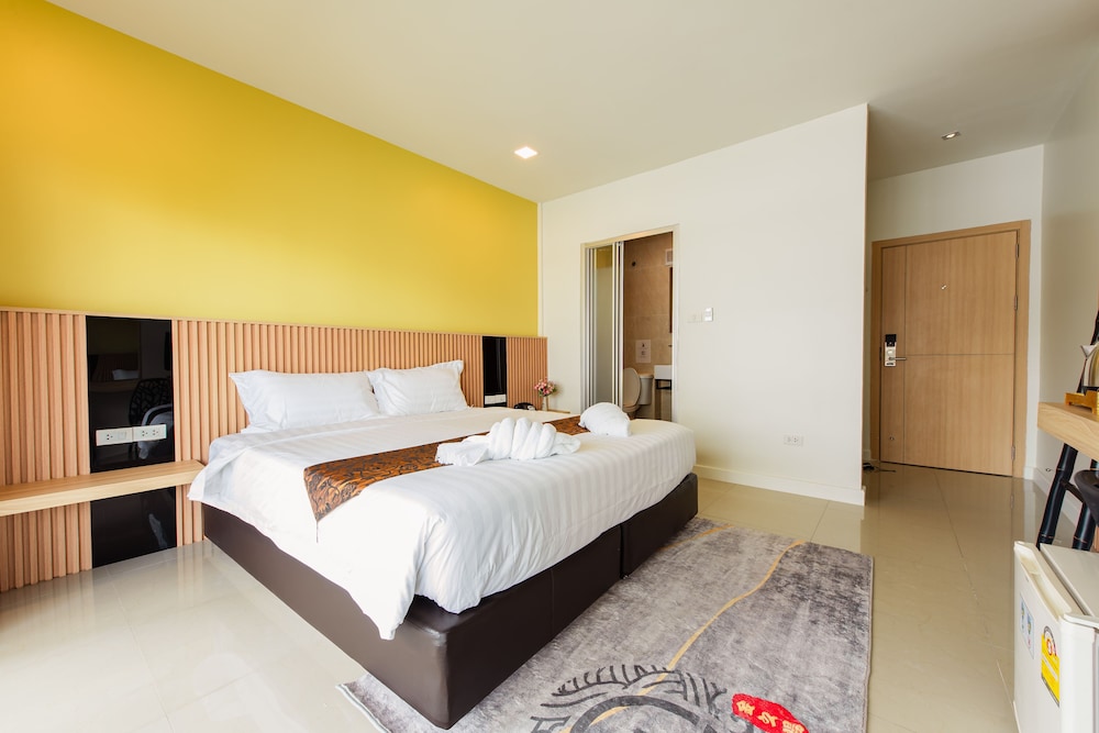 Deluxe Room, Balcony (Non-smoking) - Photo 3