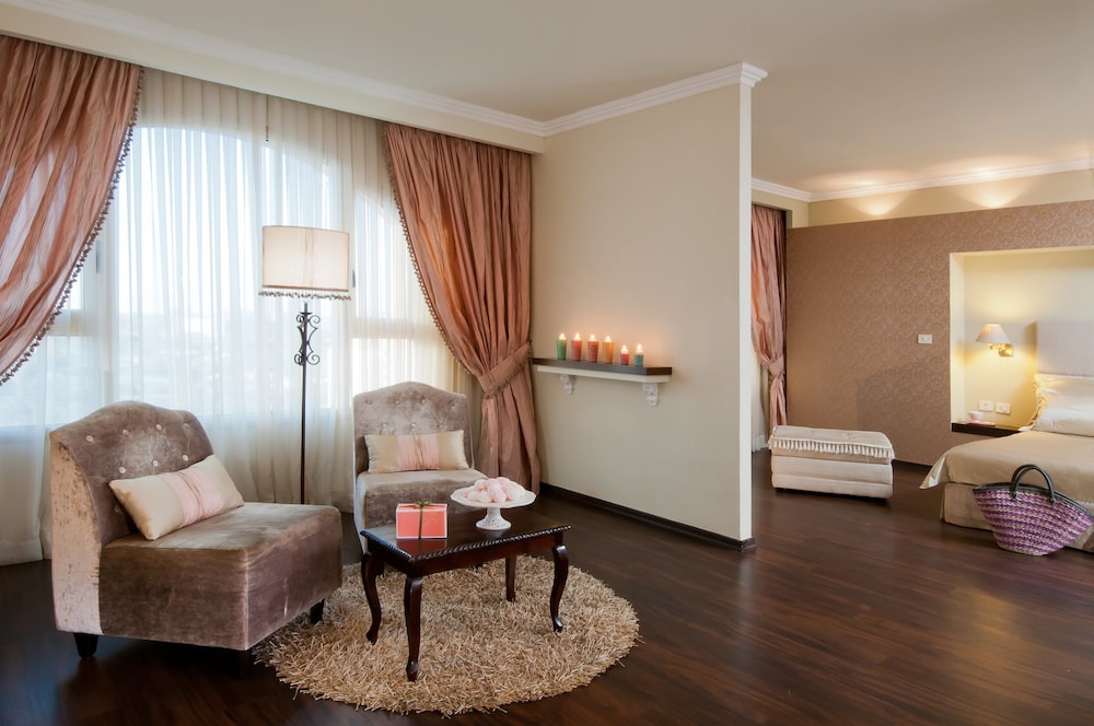 Superior Junior Suite thumbnail 5