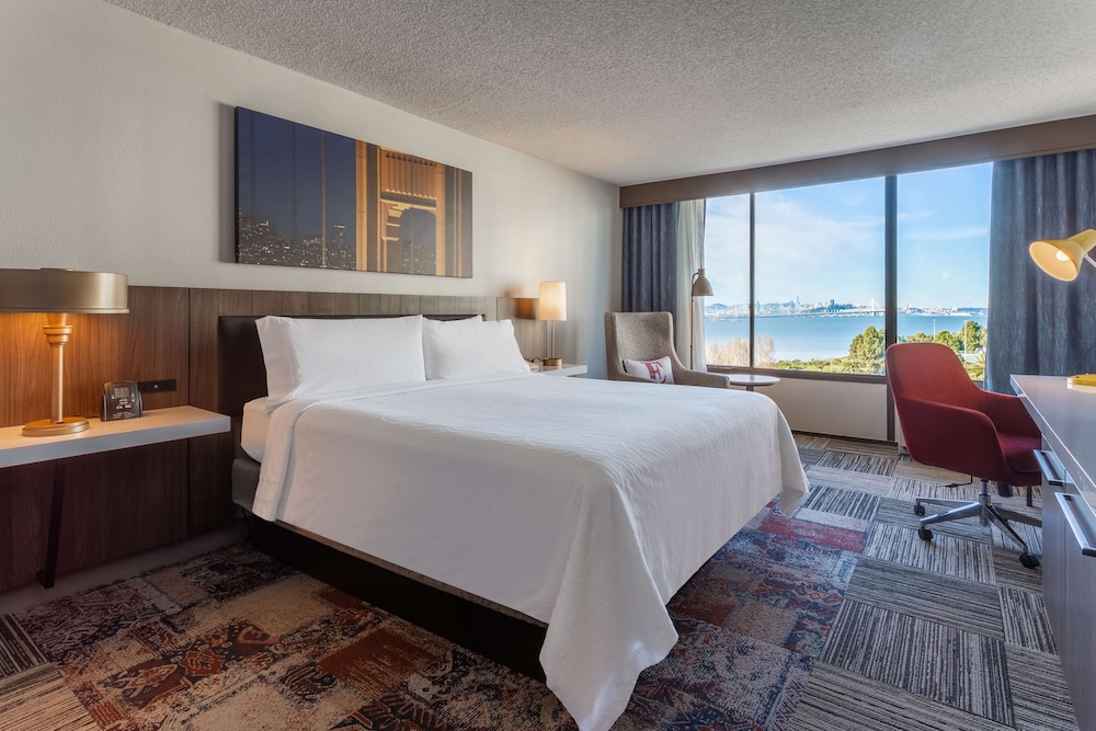 Room, 1 King Bed, Bay View (High Floor) - Photo 9