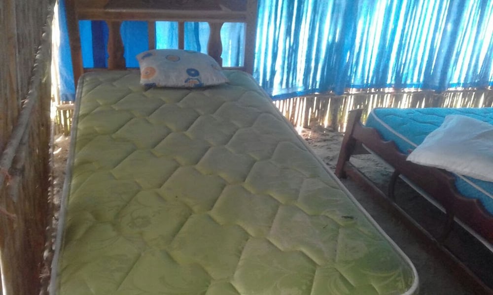 Economy Cabin, 2 Double Beds, Shared Bathroom photo 2