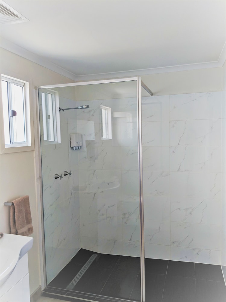 Deluxe Double Room, 1 Queen Bed, Ensuite photo 2