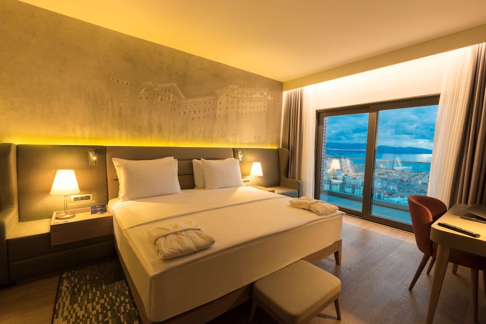 Suite, 1 Bedroom, Balcony (Panoramic View)
