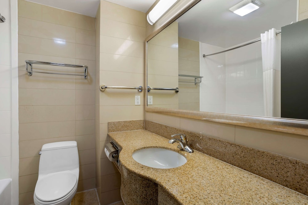 Standard Room, 2 Queen Beds, Non Smoking (Shower Only)