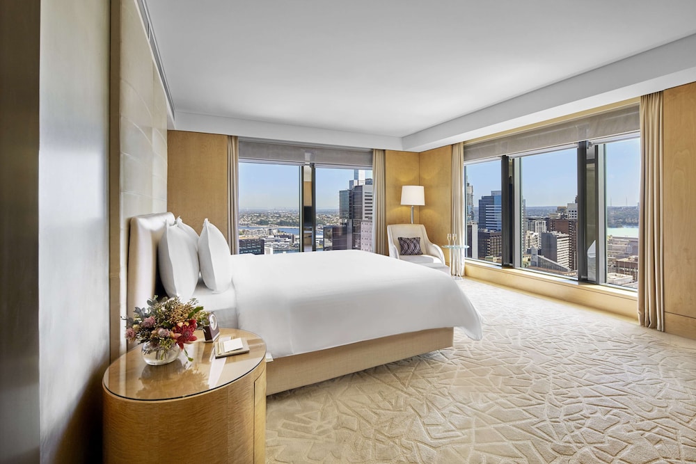Deluxe Suite (Club Access)