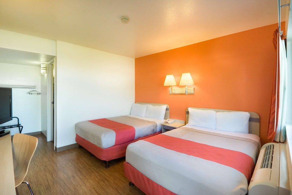 Deluxe Room, 2 Double Beds, Non Smoking, Refrigerator & Microwave photo 2