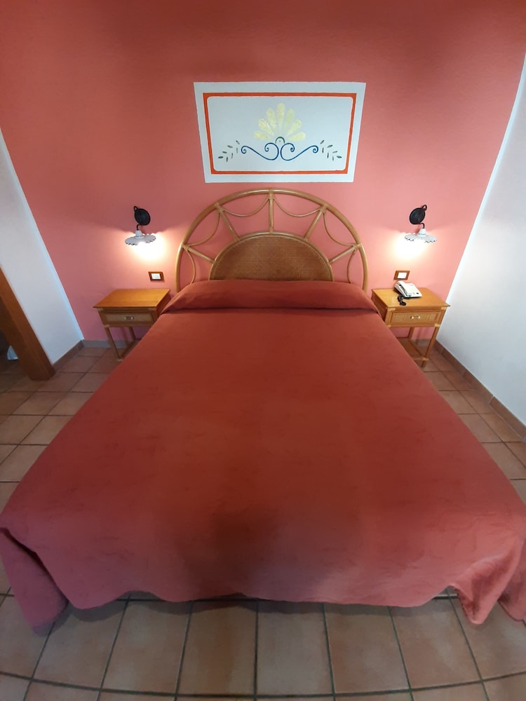 Classic Double Room - Photo 8