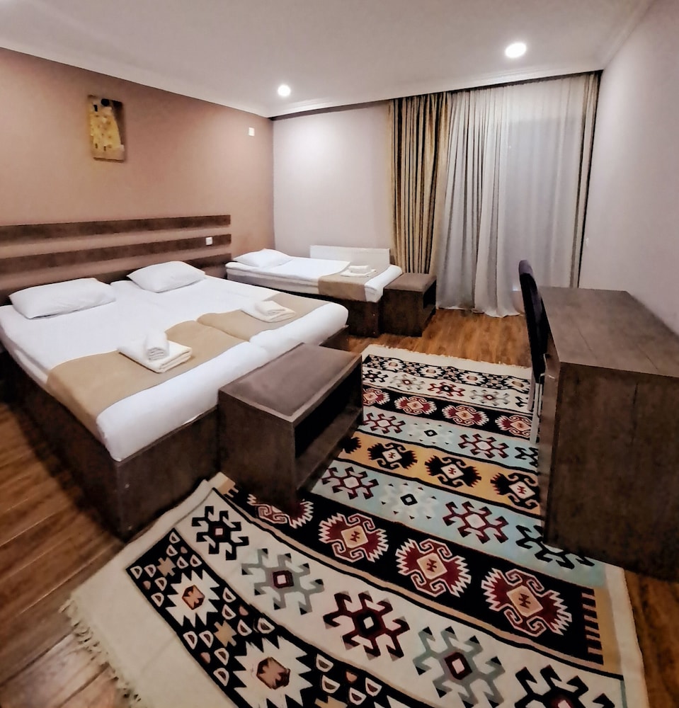 Classic Triple Room, Balcony, Mountain View