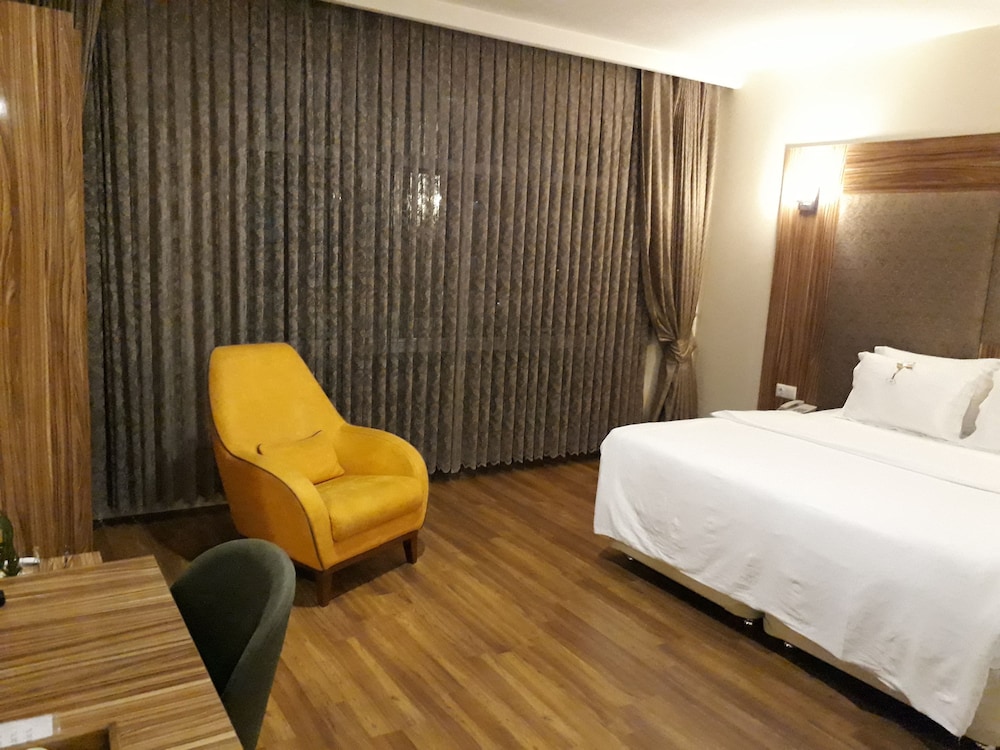 Deluxe Room, City View