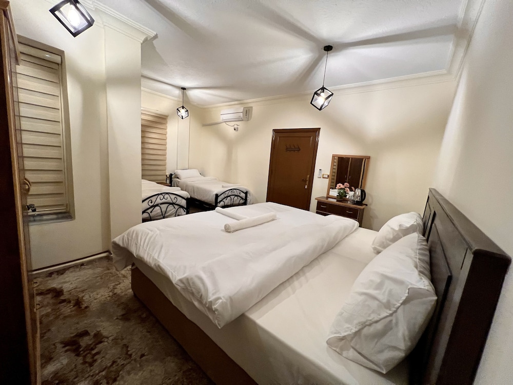 Family Quadruple Room photo 2