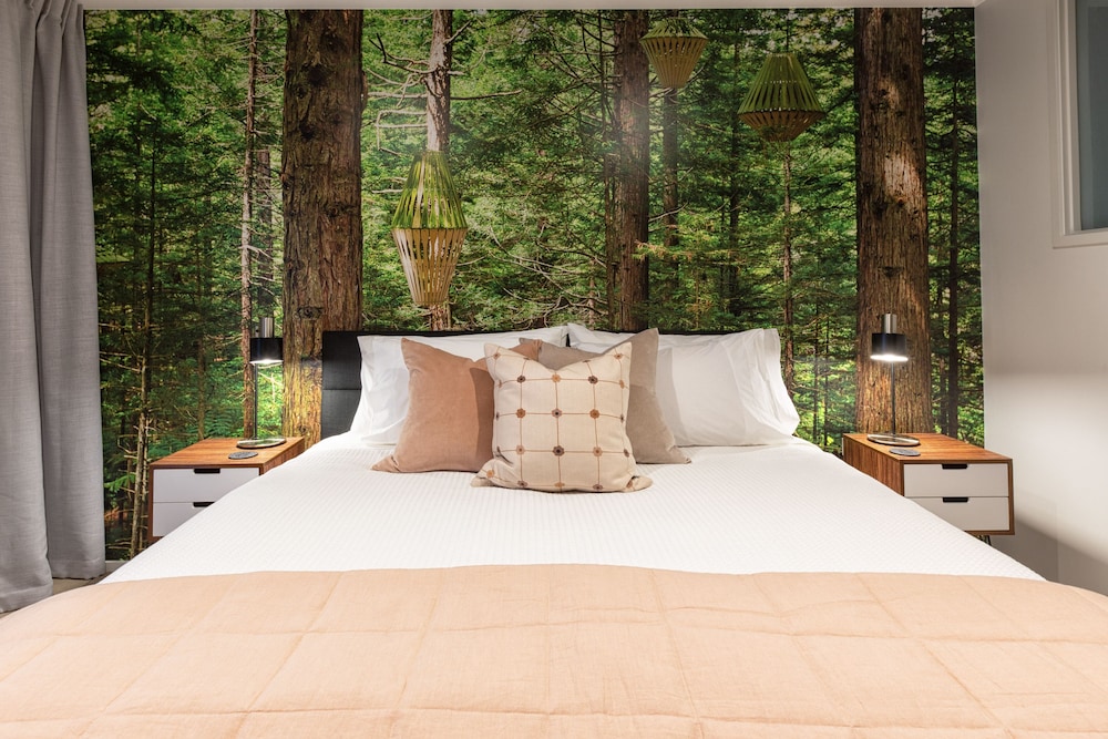 Redwood Suite photo 2