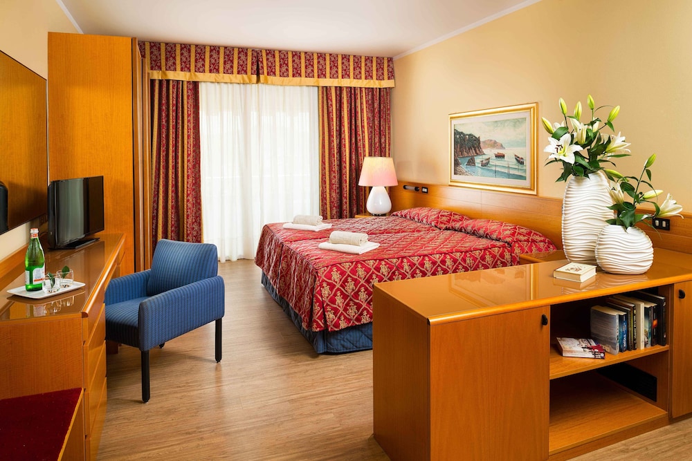 Deluxe Room - Photo 2