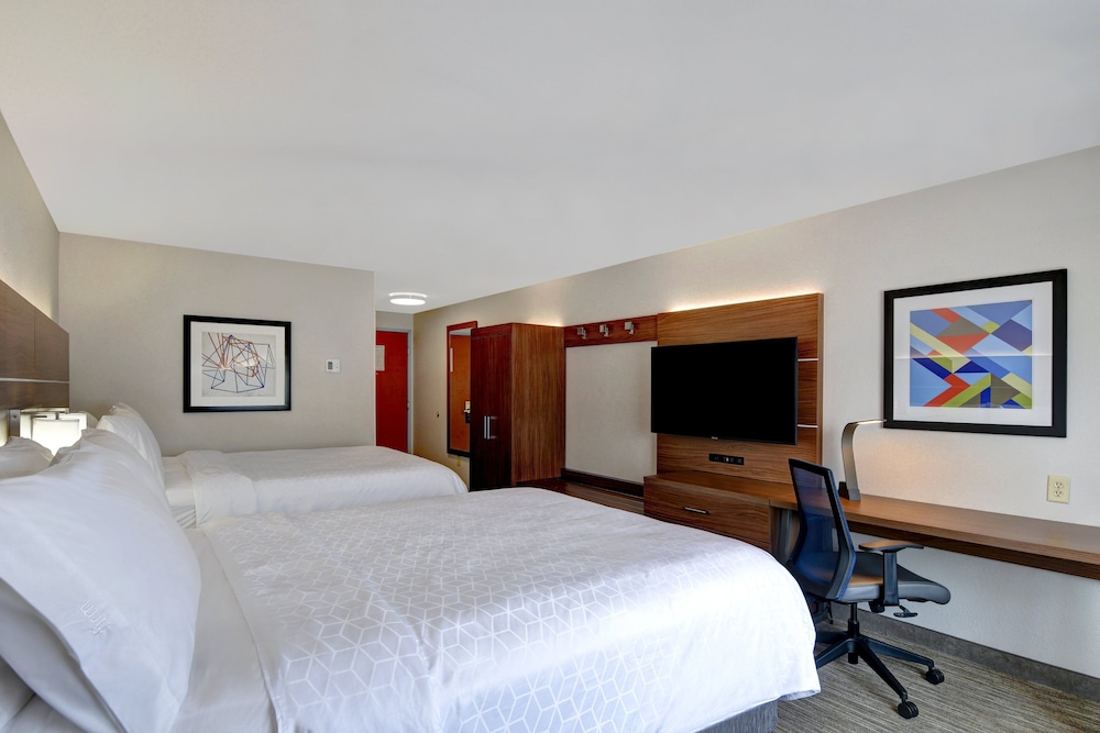 Standard Room, 2 Queen Beds - Photo 3
