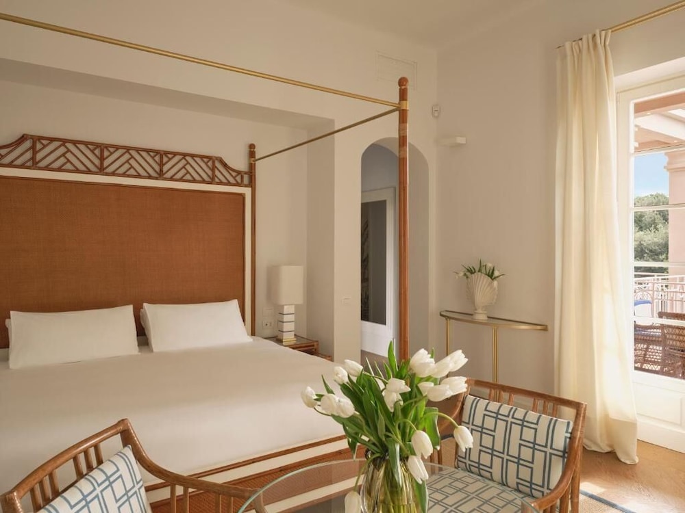 Junior Room, Pool View
