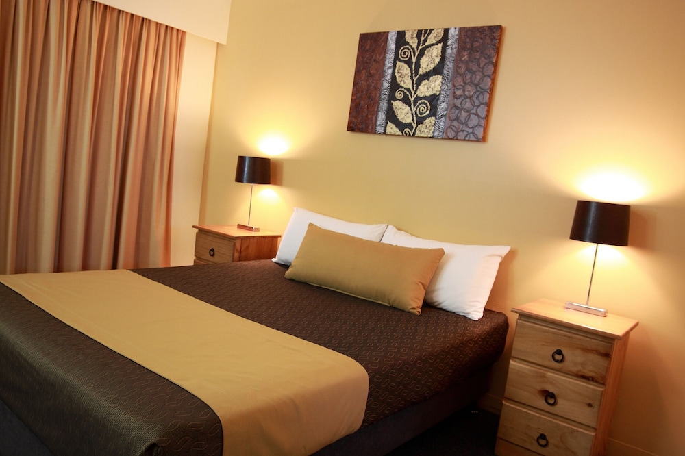 Standard Room, 1 Queen Bed, Balcony (Queen Suite) photo 3