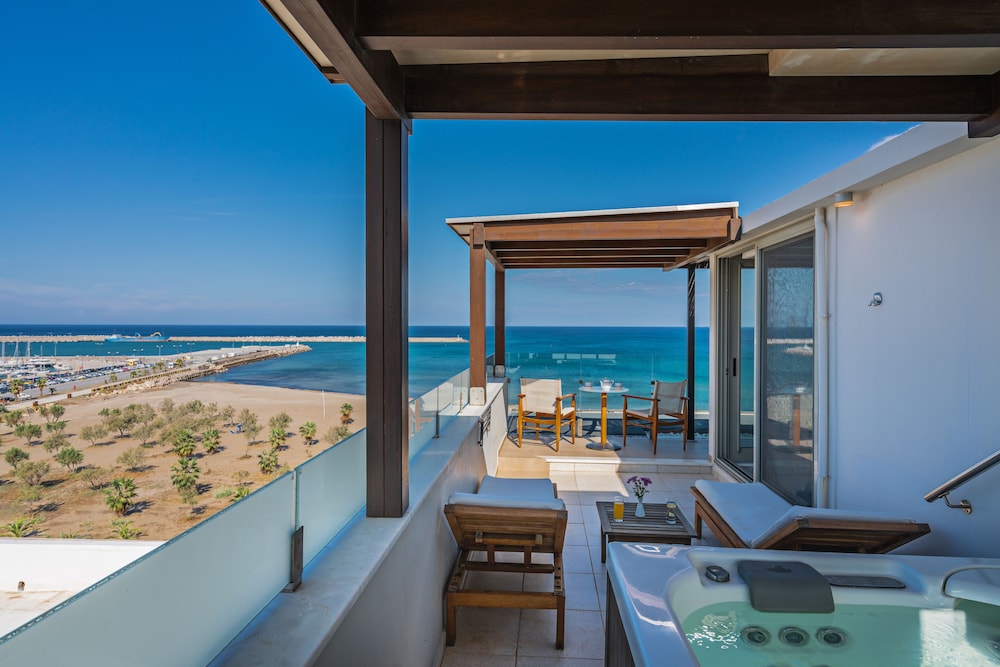 Deluxe Suite Sea View & Jacuzzi