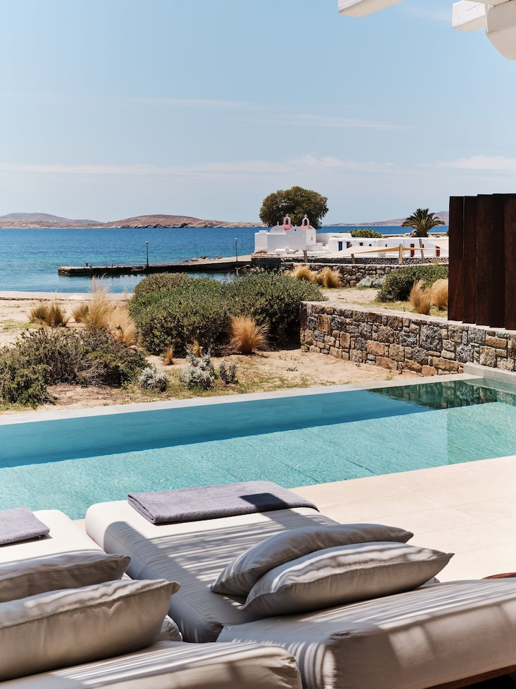 The Coast Beachfront Pavilion with Pool