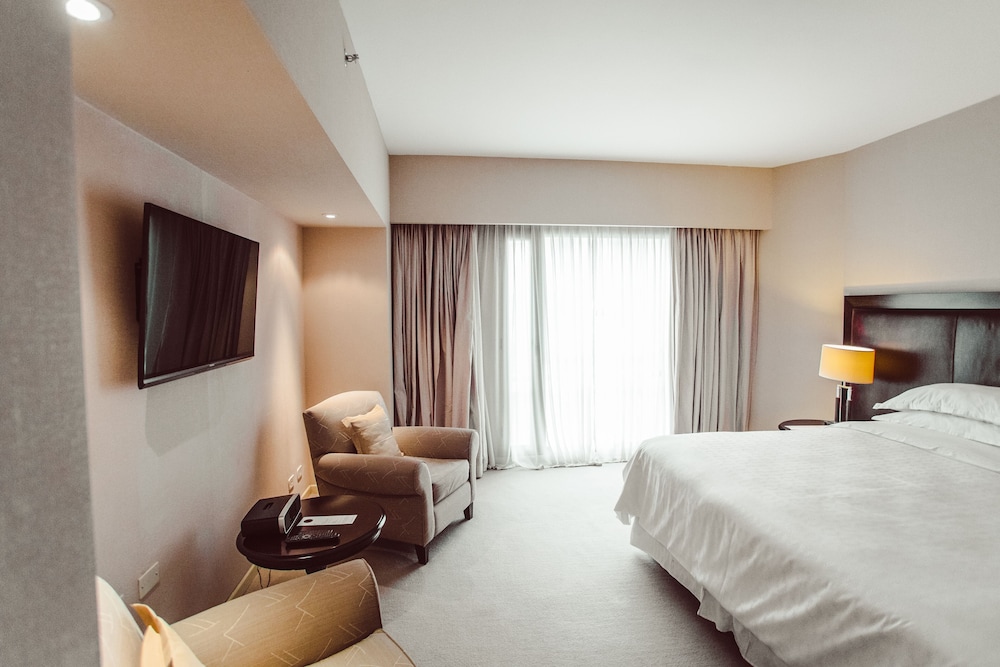 Presidential Suite, 1 King Bed, City View photo 2