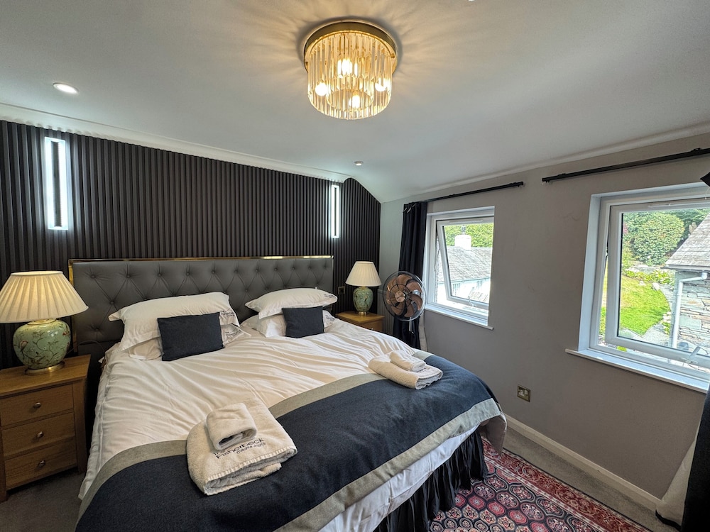Deluxe Twin with Walk-in Shower