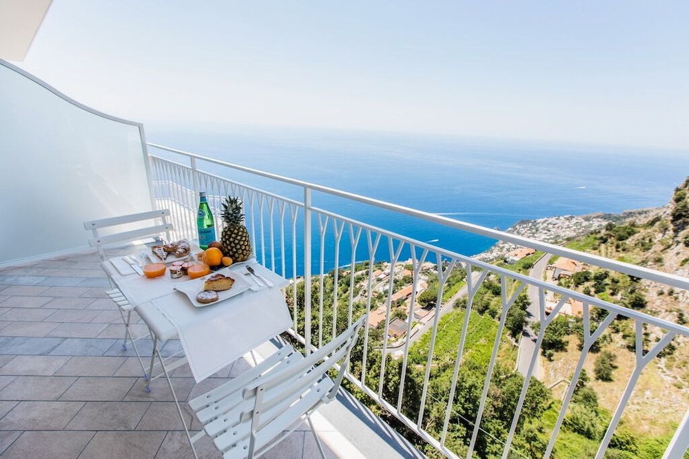 Deluxe Double Room, Balcony, Sea View photo 3