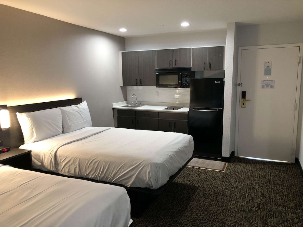 Standard Room, 2 Double Beds, Non Smoking, Kitchen - Photo 1