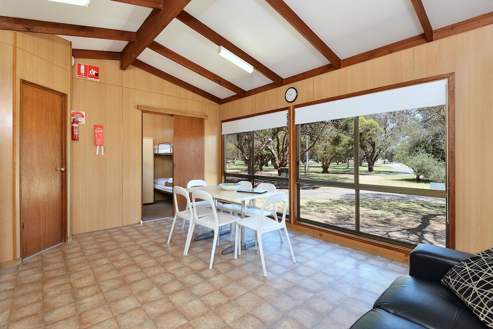 Twin Room, Multiple Beds, Non Smoking photo 3