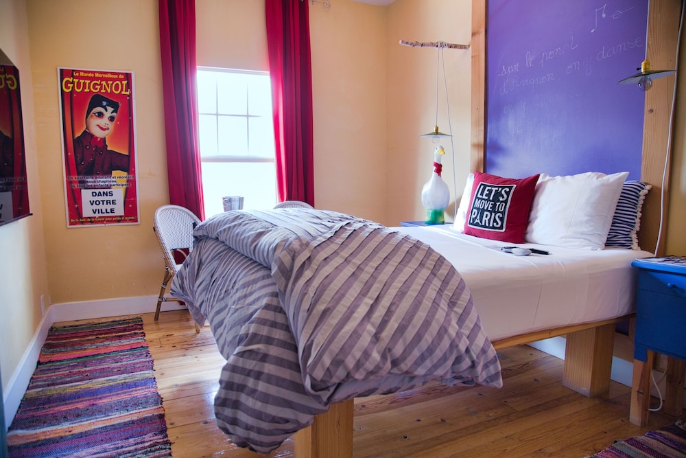 Standard Room, 1 Queen Bed