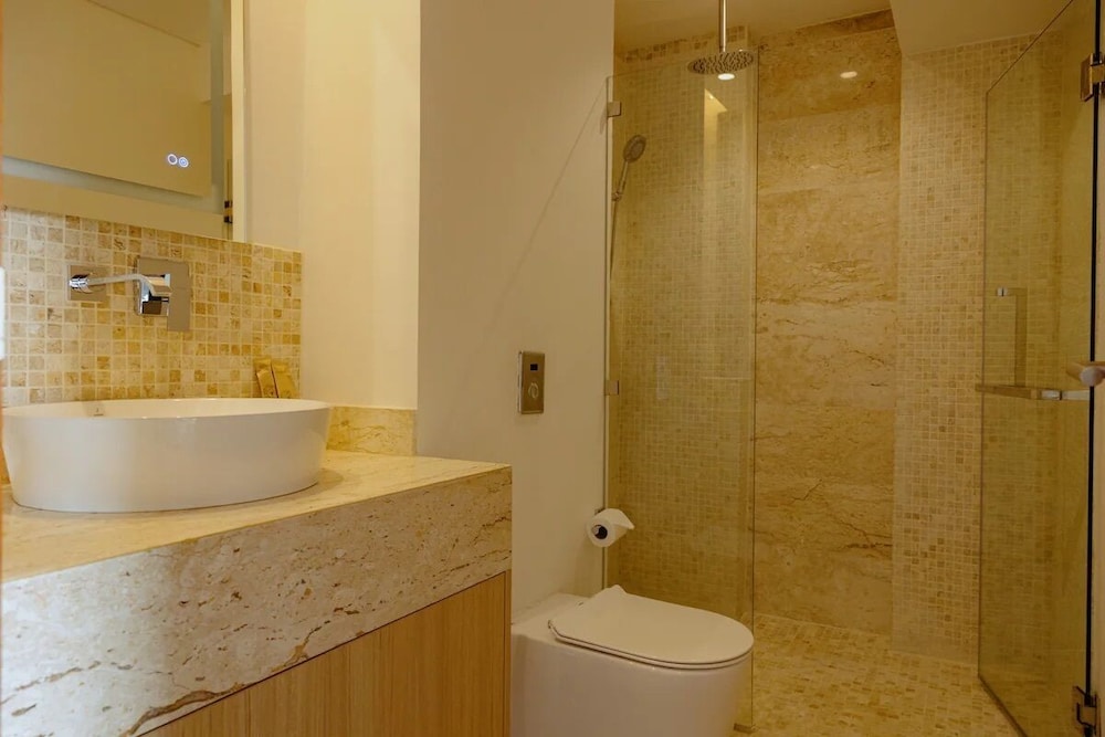 Three-Bedroom Apartment with Mountain View photo 2