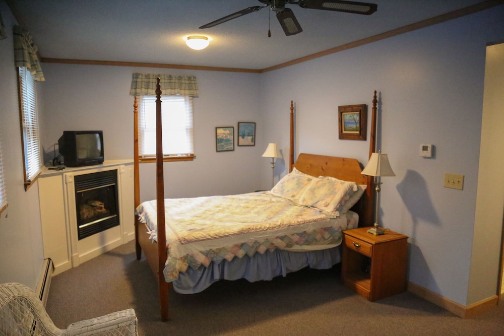 Carriage House, 4 Bedroom with Kitchen photo 2