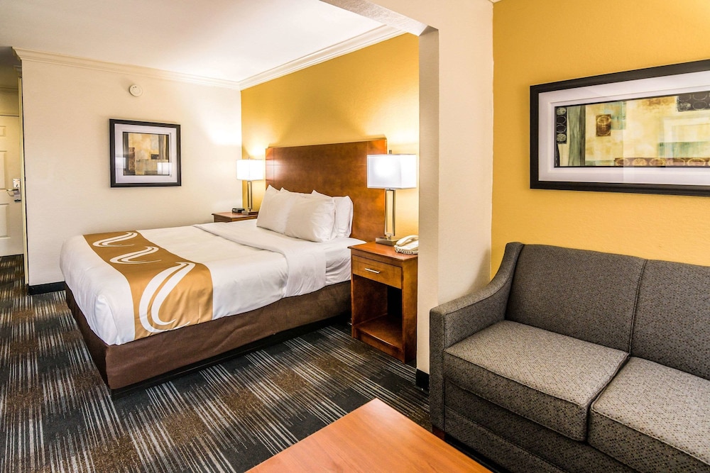 Business Suite, 1 King Bed with Sofa bed, Non Smoking (2 Person Sofabed) - Photo 3