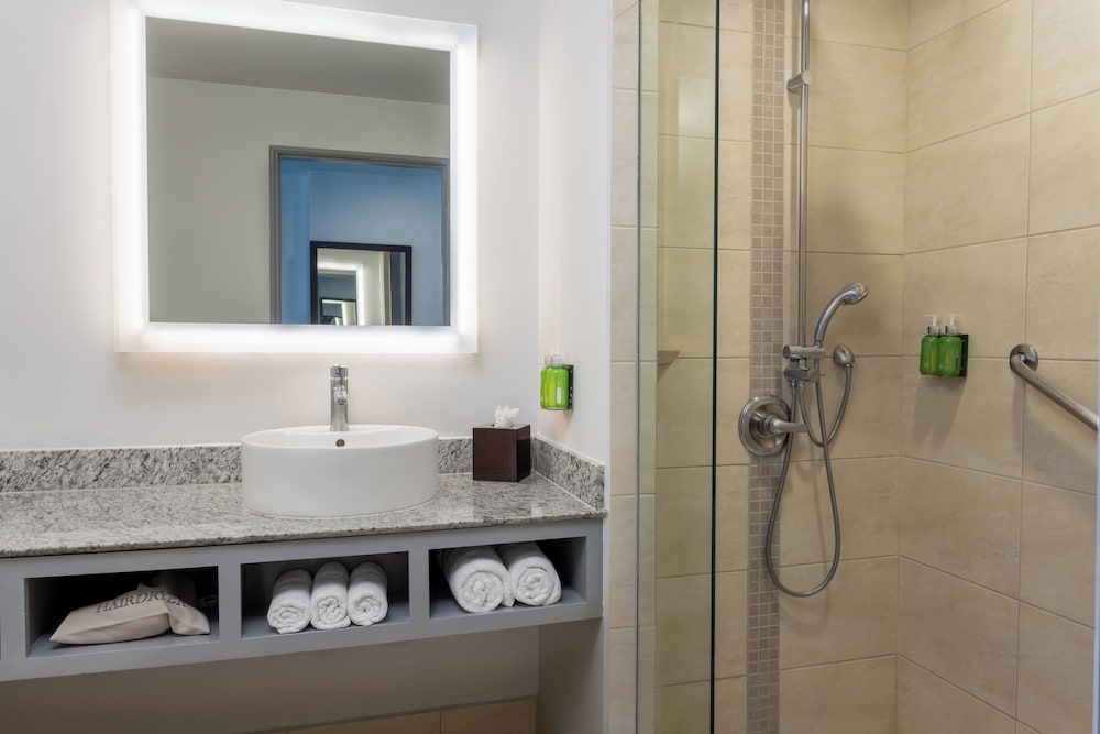 Standard Room, 2 Double Beds - Photo 5