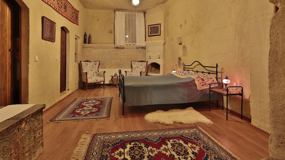 Double Cave Room
