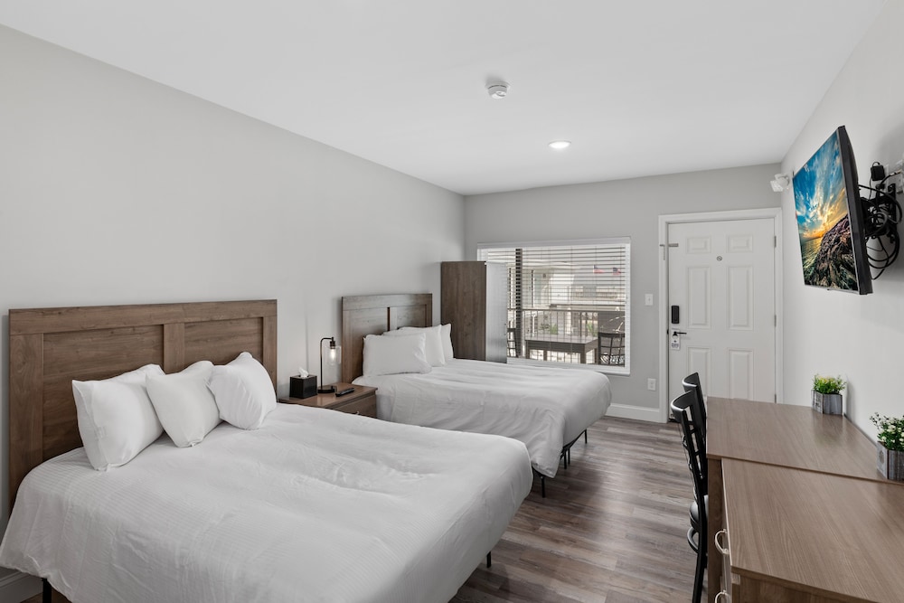 Double Room, 2 Double Beds, Pool View