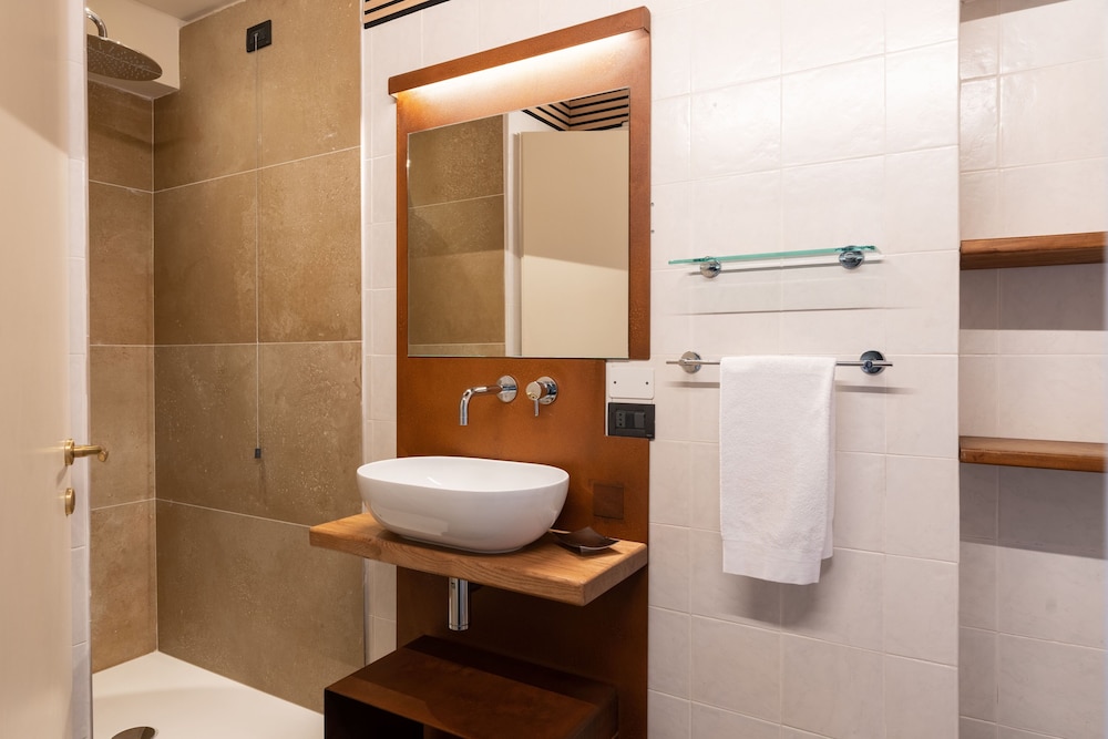 Superior Double or Twin Room - Photo 14
