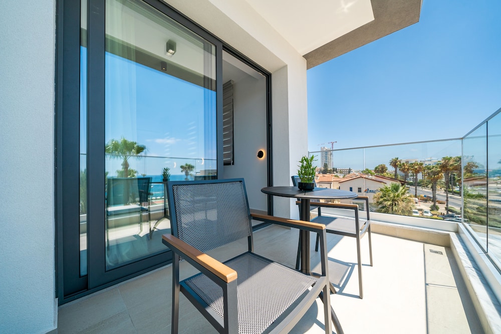 Studio Suite with Sea View photo 3