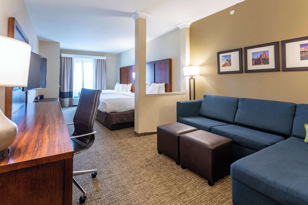 Suite, 2 Queen Beds, Non Smoking (Upgraded) photo 2