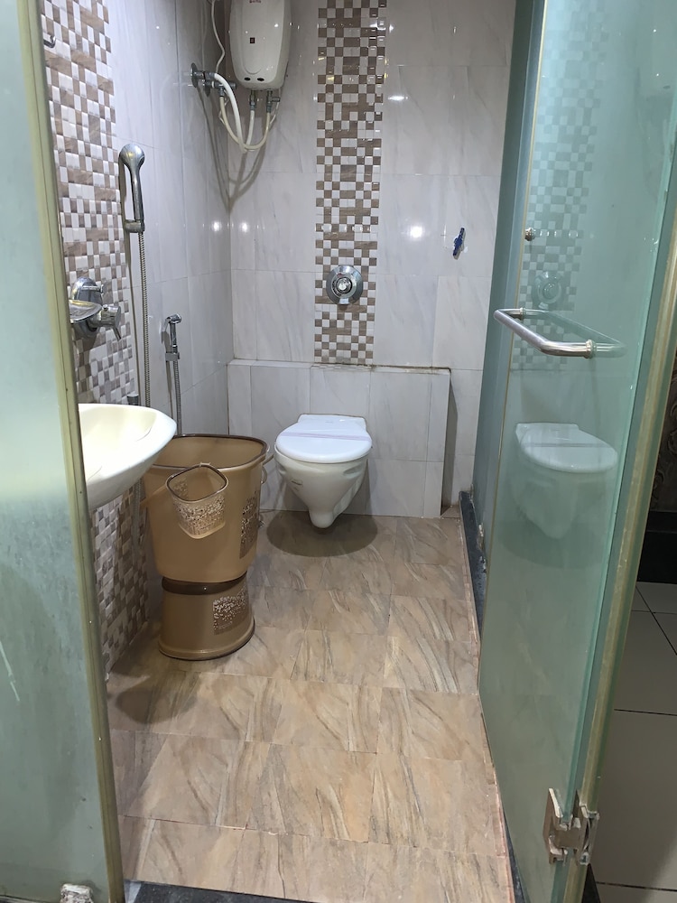 Deluxe Ac Room - Photo 19