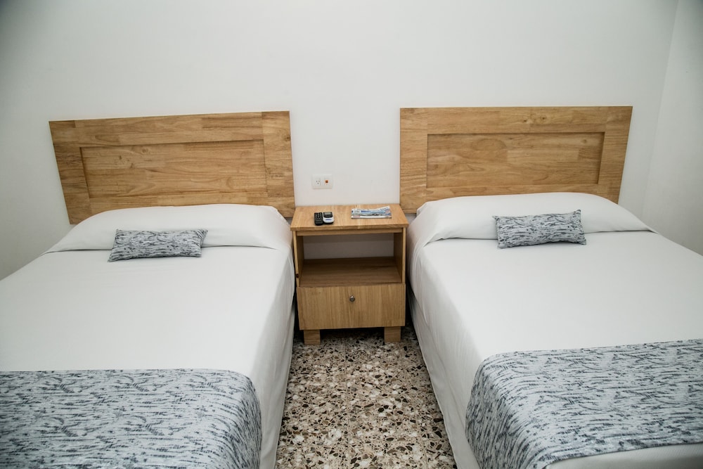 Family Room, 2 Double Beds, Non Smoking photo 3