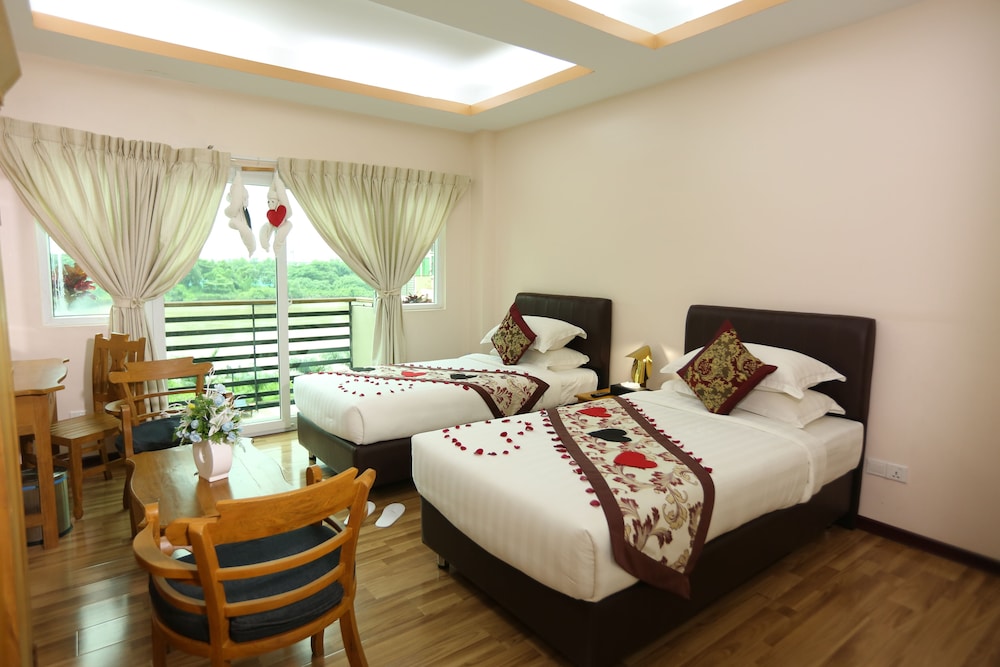 Superior Double or Twin Room, Pool View photo 2