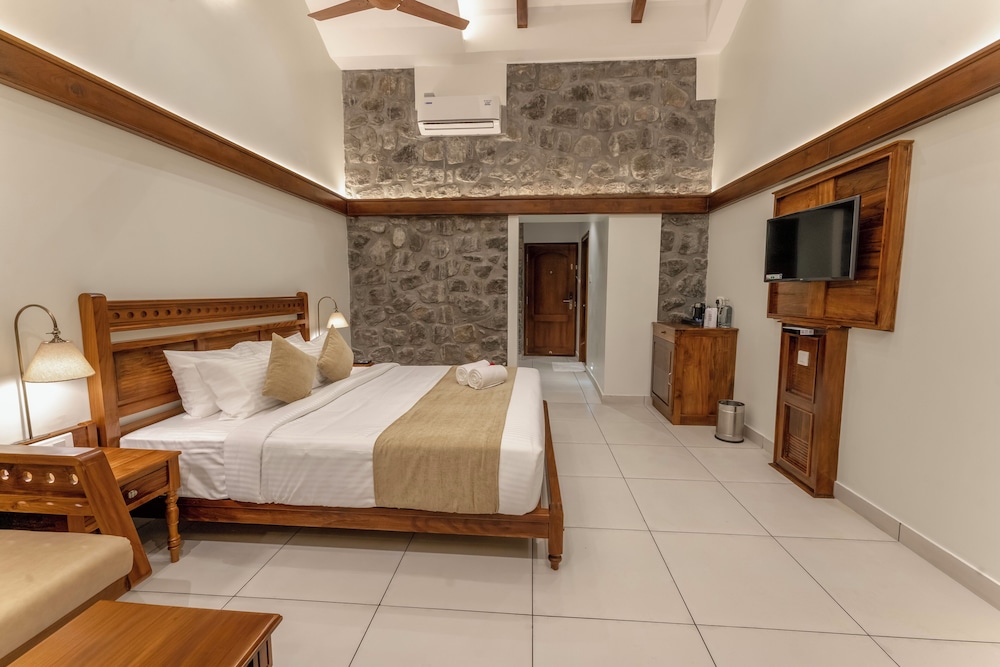 Deluxe Room, 1 King Bed, Non Smoking, Private Bathroom photo 3