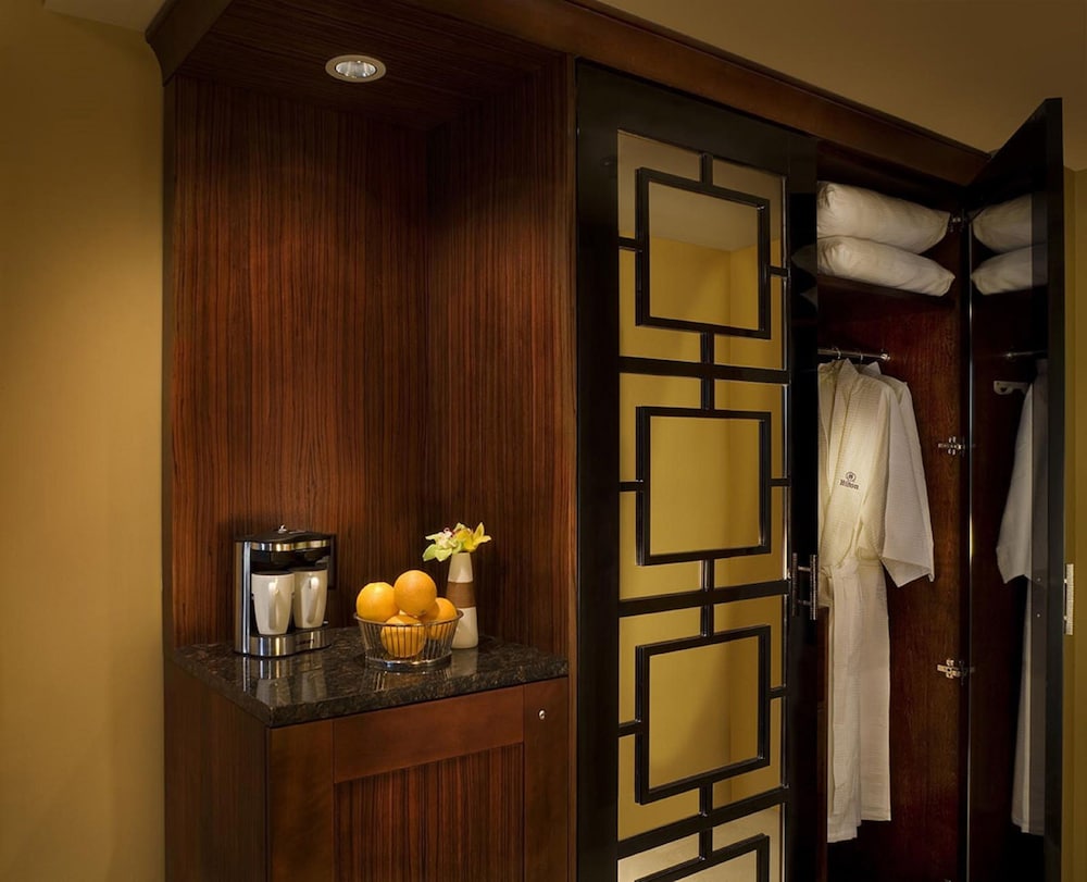 Deluxe Room, 1 King Bed - Photo 1