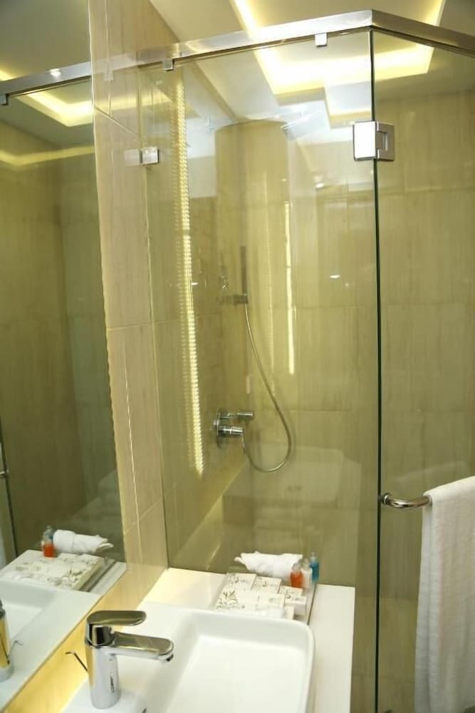 Suite - Photo 4