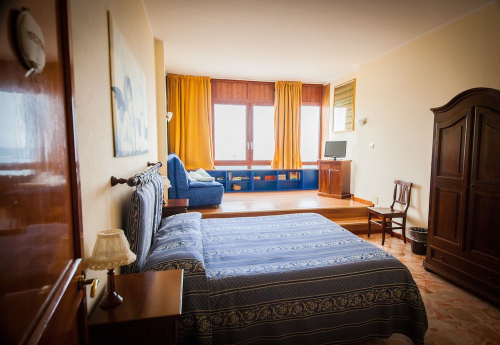 Deluxe Double Room, Sea View photo 3