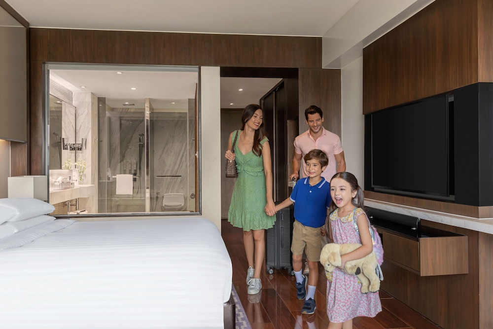 Executive Room, 1 King Bed, Balcony - Photo 16