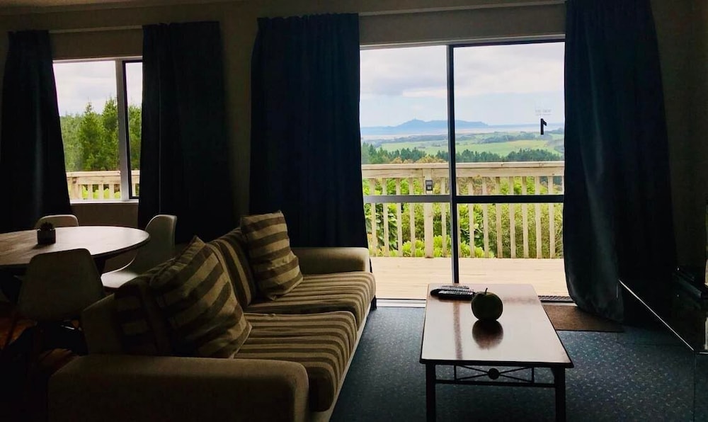 Panoramic Apartment, 1 King Bed, Kitchenette, Ocean View photo 2