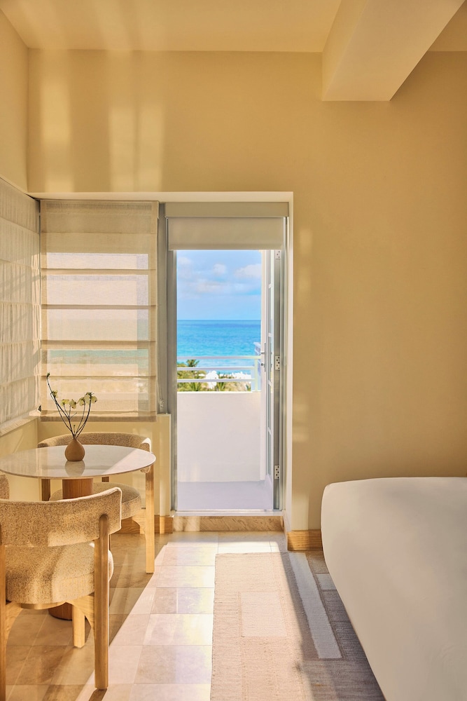 Room, 1 King Bed, Balcony, Partial Ocean View - Photo 2