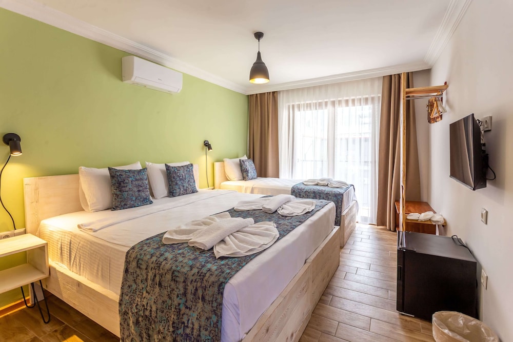 Deluxe Triple Room photo 1